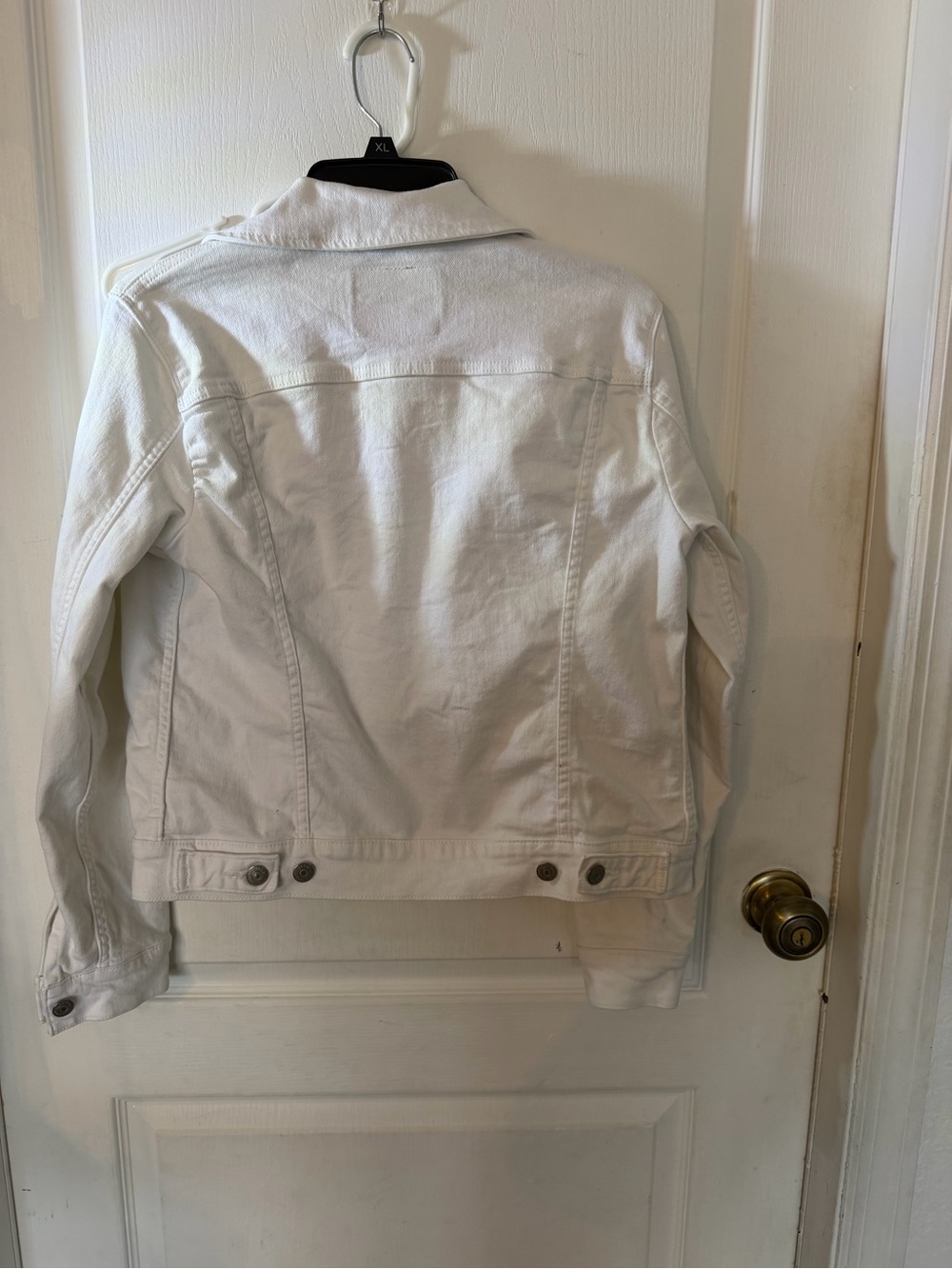 Levi's White Denim Jacket with Tan Leather Patch - Picture 2 of 3